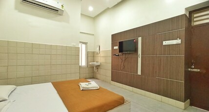 HOTEL GOLDEN SAND Room Type - DOUBLE AC
