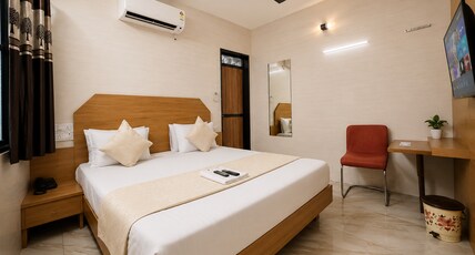 Hotel RR Palace Room Type - Premium room with Bathtub