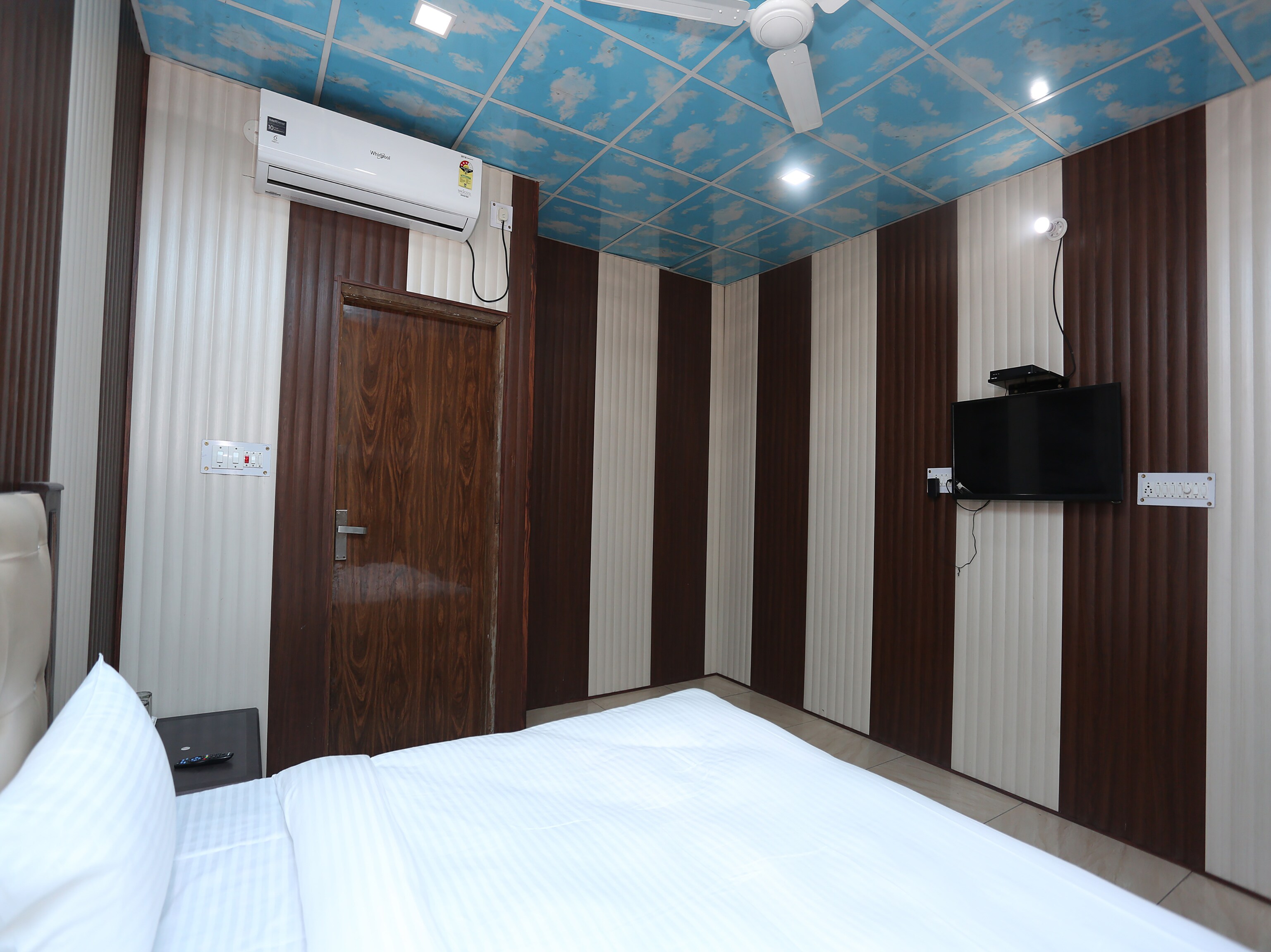 Hotel O Roshan Asansol Junction - Tap to explore photos