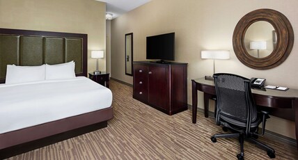 DoubleTree Raleigh Durham Airport at Research Triangle Park Room Type - 1 KING BED POOLVIEW