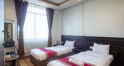 The Sr Hotel Room Type - Deluxe Twin Room