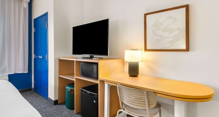 Spark by Hilton Pearland, TX Room Type - 1 KING MOBIL ACCESS RIS