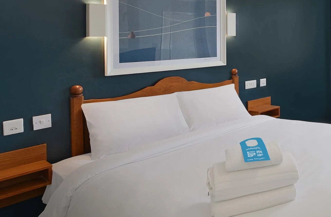 Travelodge Northampton Round Spinney - Tap to explore photos