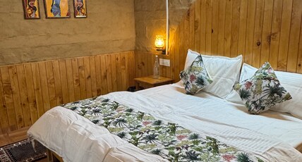 Mountain Nest Stay Jibhi Room Type - River and Ridge King Cottage