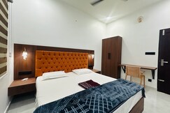 Nana's Residency, Aluva