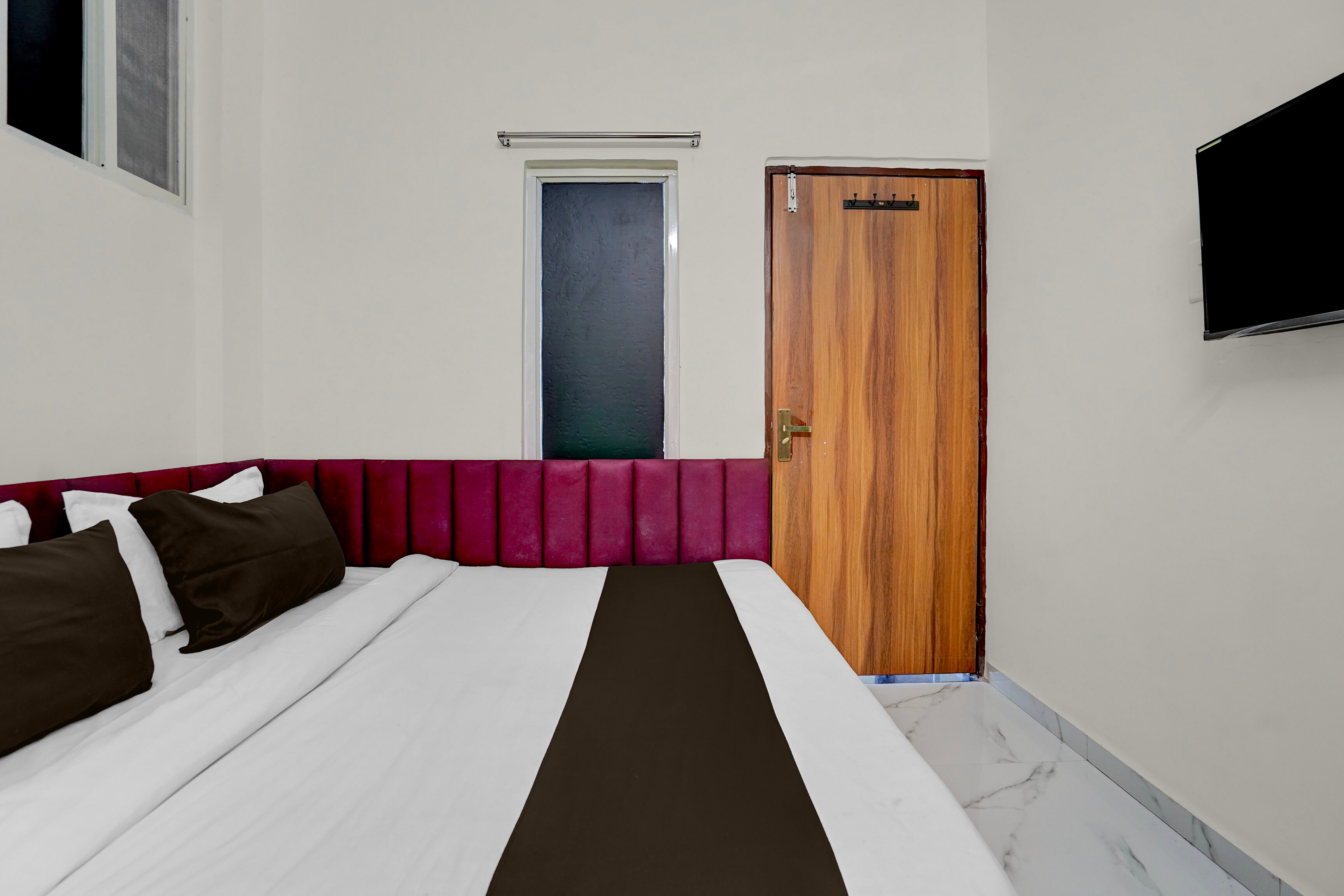 Hotel O Day & Night Stay - Tap to explore photos