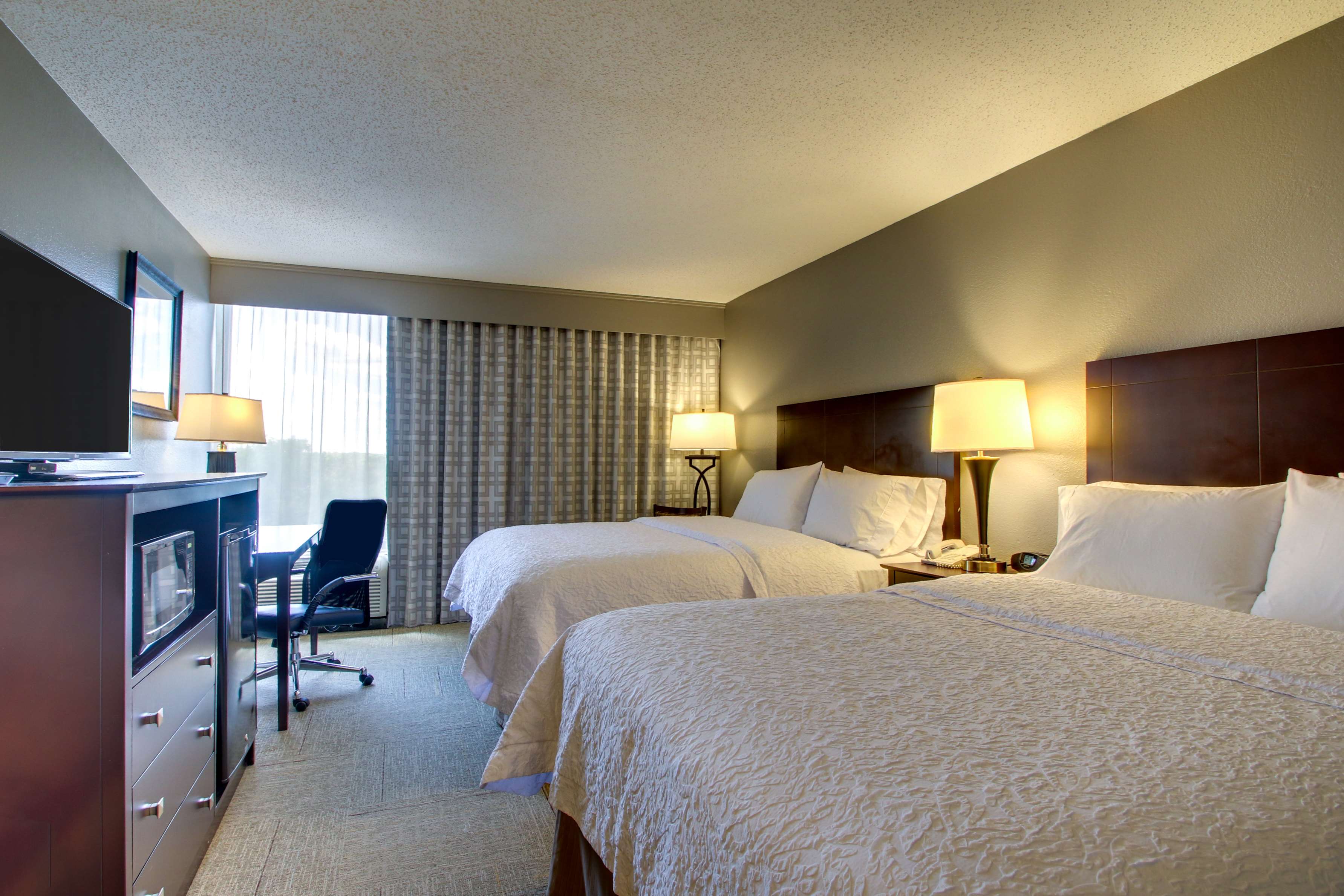Hampton Inn by Hilton Rolla - Tap to explore photos