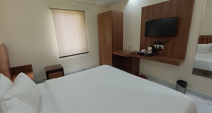 Hotel Paramveer Room Type - Deluxe Room