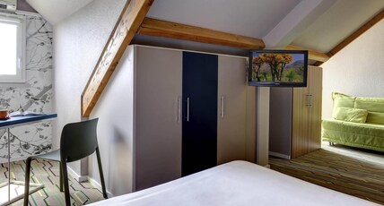 ibis Styles Perigueux Trelissac Room Type - AIR-CONDITIONED FAMILY ROOM WITH DOUBLE BED AND TWIN BEDS