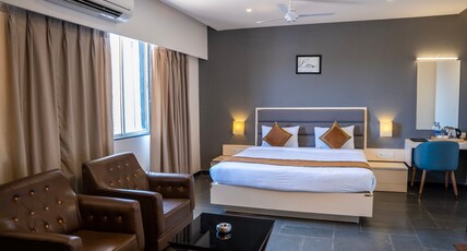 Hotel Dwarawata Room Type - Deluxe AC Room