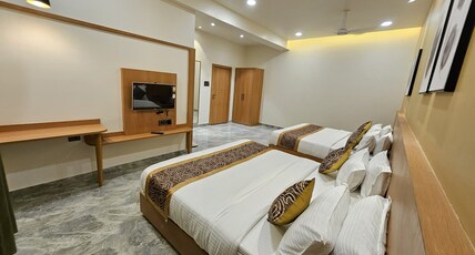 Hotel Giriraj Room Type - Deluxe Four Bed Room