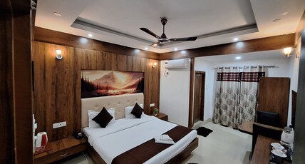 HOTEL TLB PALACE Room Type - ELEGANT EXECUTIVE