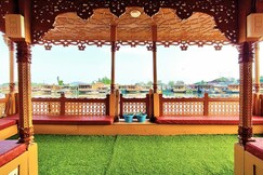 Houseboat Ambassador