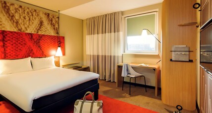 ibis Hamburg City Room Type - Standard Room with 1 double bed and sofa ibis Hamburg City Room Type - Standard Room with 1 double bed and sofa