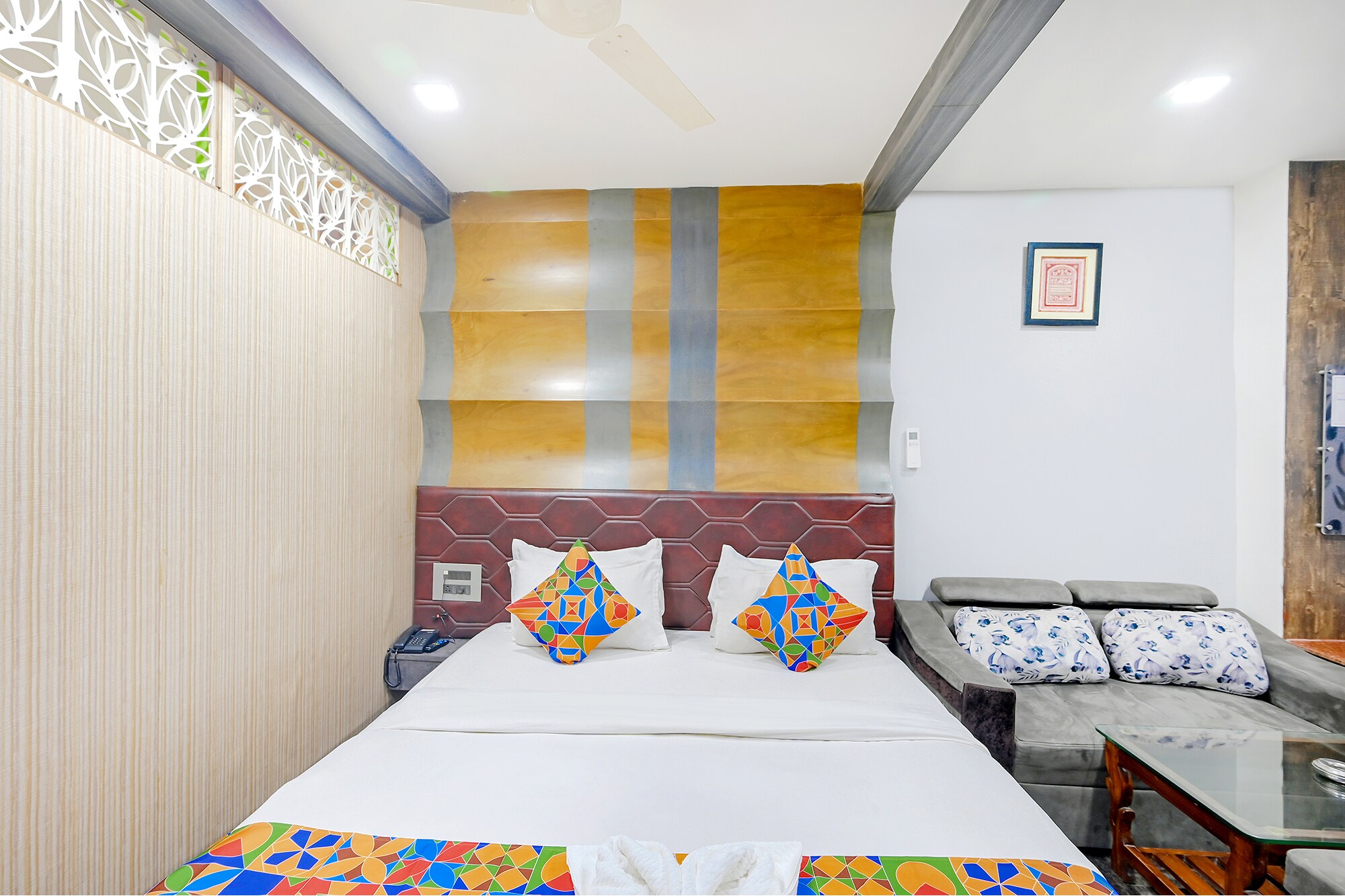 FabHotel Prime Middleton - Nr. Niladri Vihar Square - Tap to explore photos