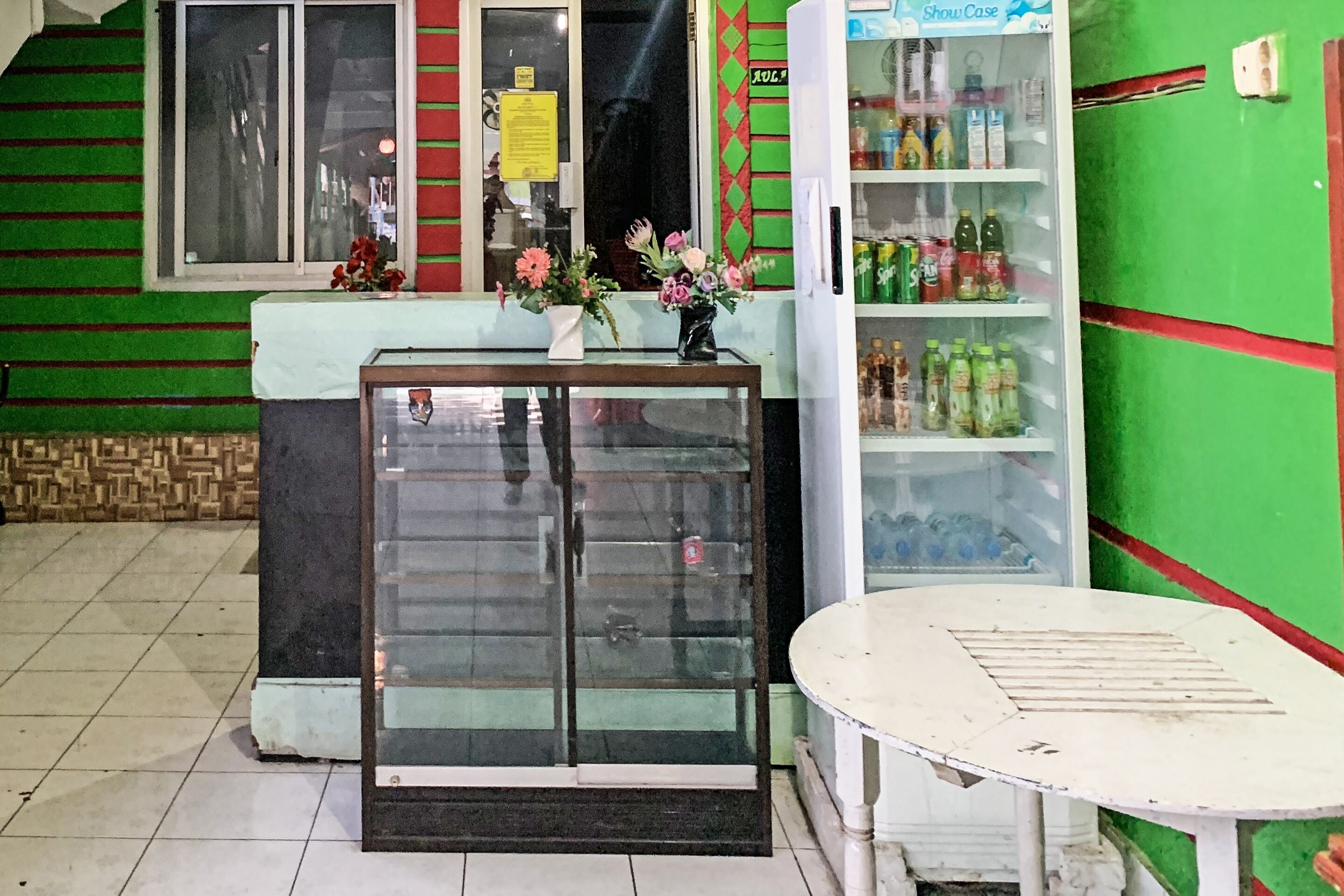 Hotel O Surya HotelNearTaman Anggrek Pkk Watansoppeng - Tap to explore photos