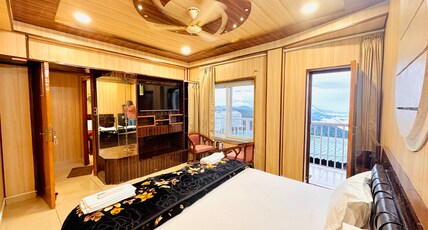 Doon Vista - Mall Road Room Type - Superior Room with Balcony and Valley View