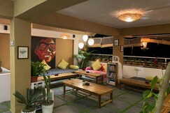 Mellow Fellow Rooms And Hostel