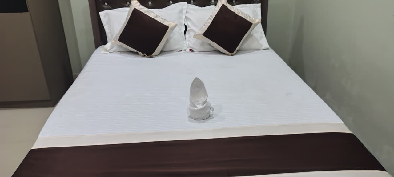 Hotel Gopal Ji Palace - Tap to explore photos
