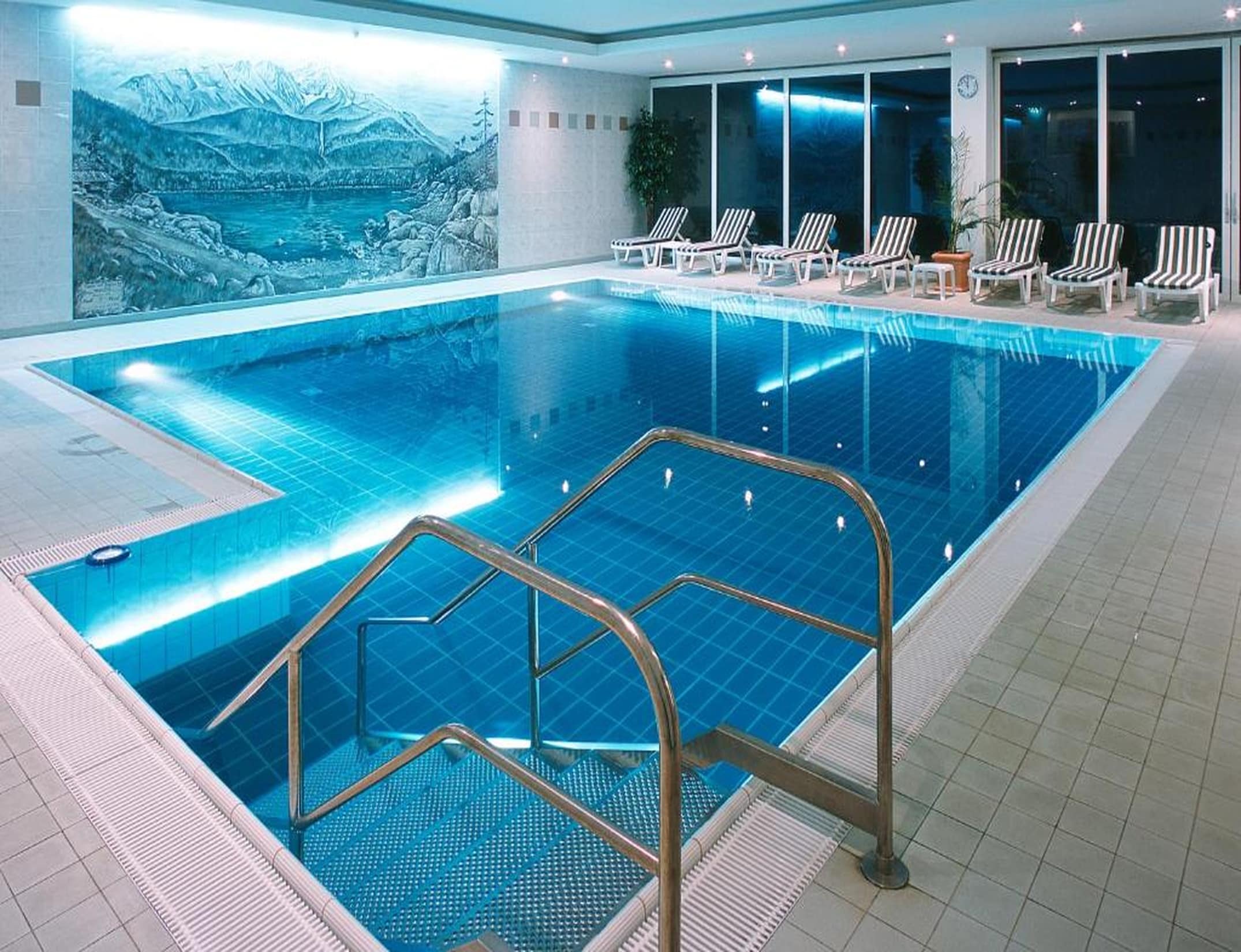 Sunday Hotel Garmisch Partenkirchen - Tap to explore photos