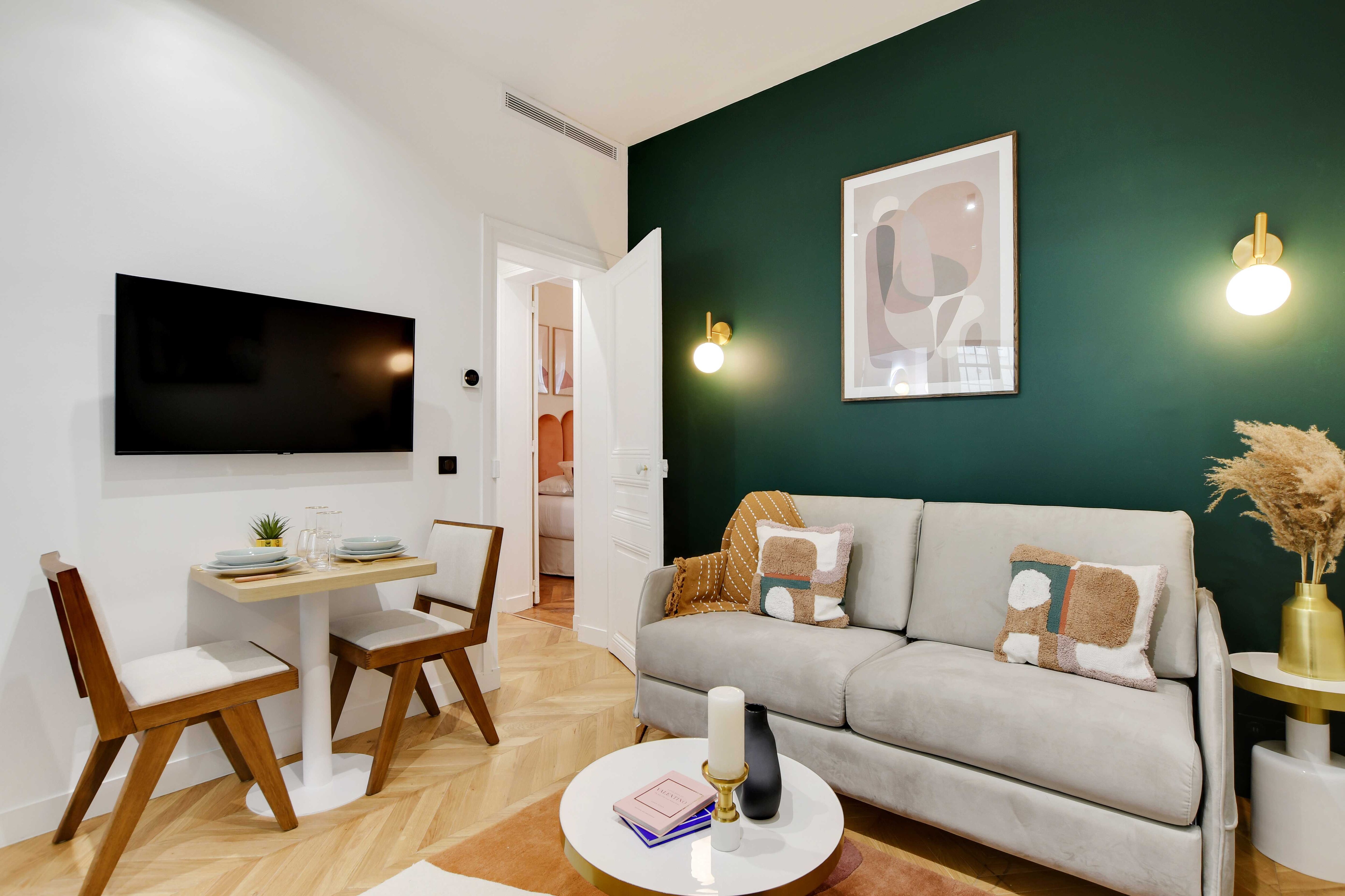 Chic Apartment - 1BR/4P - Facing the Louvre - Tap to explore photos
