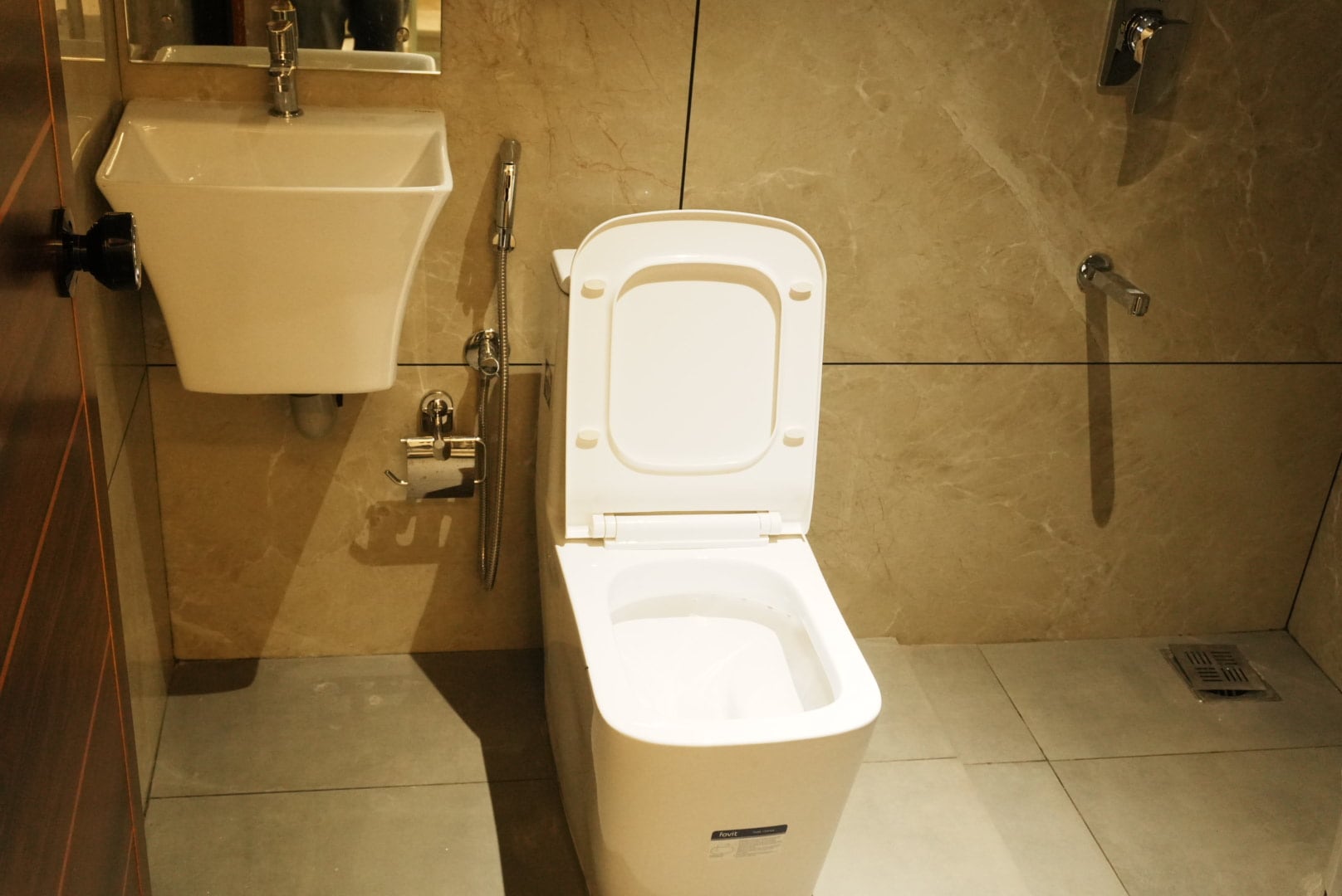 Selista Inn - Premium Apartments - Tap to explore photos