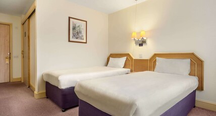 Days Inn by Wyndham Sevenoaks Clacket Lane Room Type - 2 Twin Bed, Accessible Room, Non-Smoking