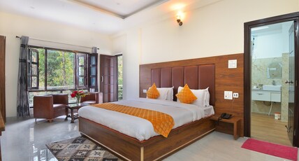 Hotel Dhanolti View by LA Riqueza Room Type - Super Deluxe Room With Balcony -  View of Valleys and Mountains