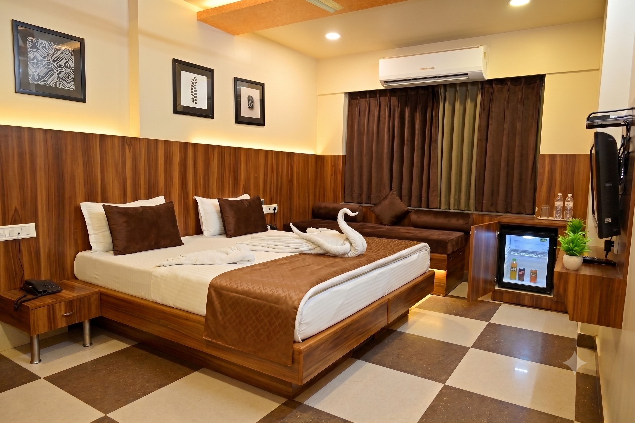 Hotel Marudhar Palace 450 Meter from Railway station - Tap to explore photos