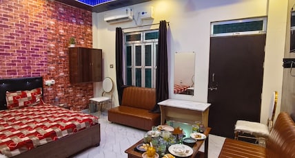 Hotel Surya Family restaurant Room Type - Deluxe Room