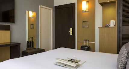 NOVOTEL GENEVE CENTRE - GENEVA Room Type - Standard Room with double bed NOVOTEL GENEVE CENTRE - GENEVA Room Type - Standard Room with double bed