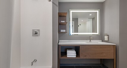 Staybridge Suites PORT ELGIN, an IHG hotel Room Type - 1 King 2 Queen 2 Bed Suite Addtl Bthr Top Flr Staybridge Suites PORT ELGIN, an IHG hotel Room Type - 1 King 2 Queen 2 Bed Suite Addtl Bthr Top Flr