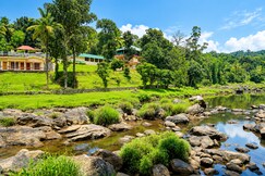 Photos of Avondale Cottage | Hill and River View