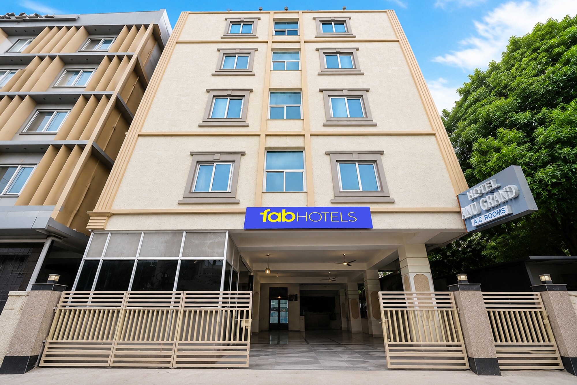 FabHotel Anu Grand - Vijayawada - Tap to explore photos