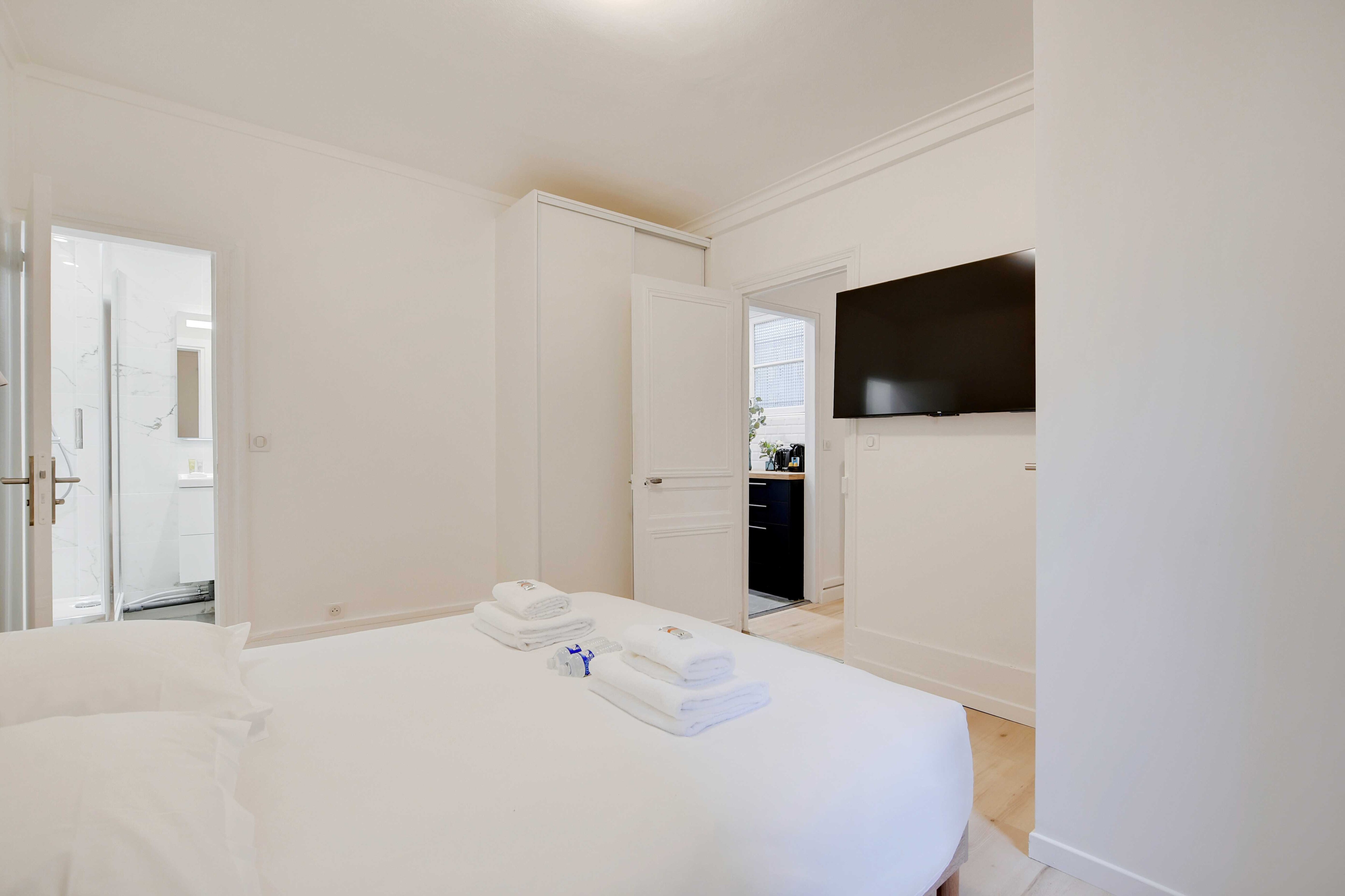 Charming apartment - 1BR/4P- Gare de l'Est - Tap to explore photos