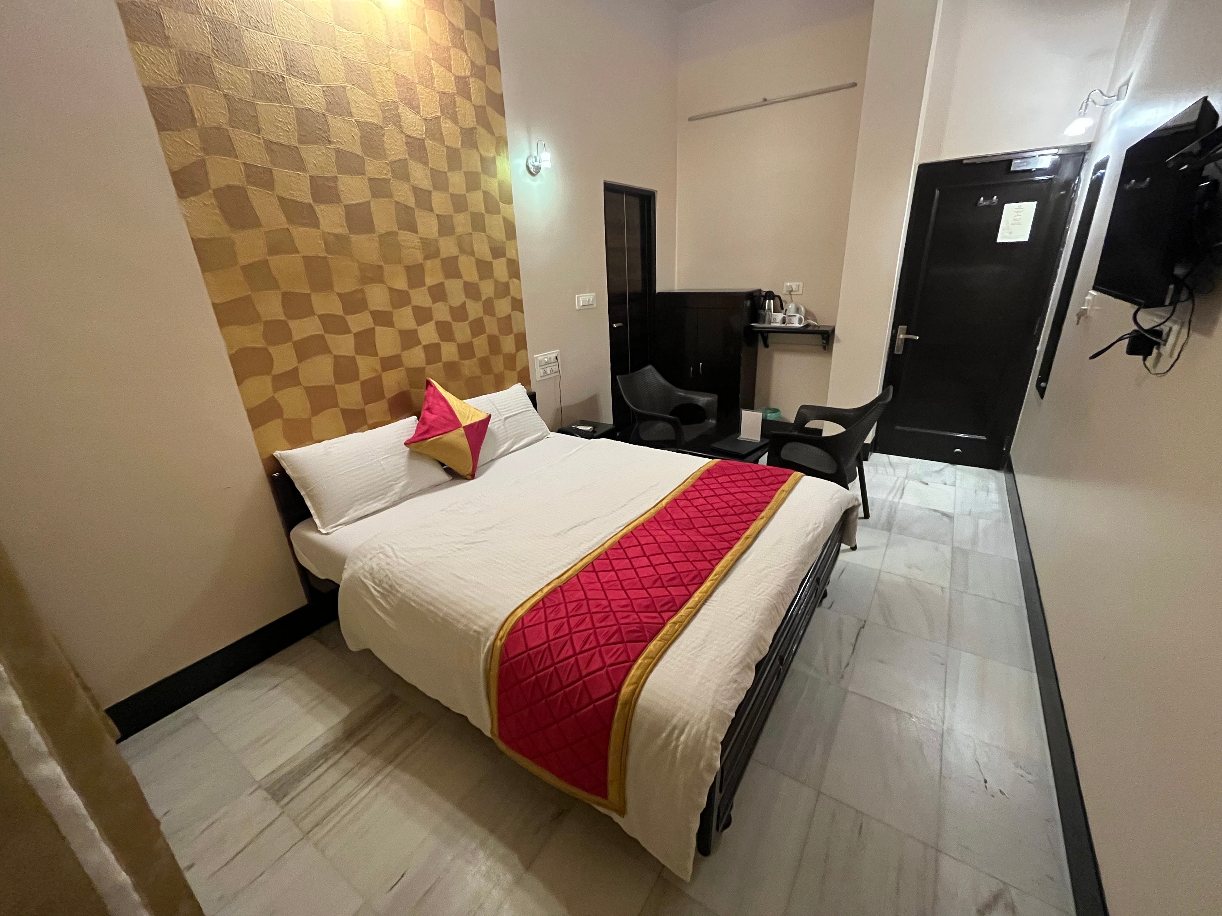 Hotel Shagun Palace - Tap to explore photos