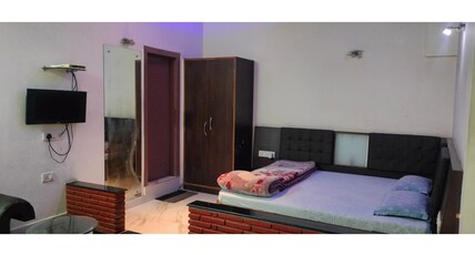 Rahul Guest House Room Type - Deluxe Family Room