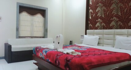 Hotel Tanya Palace Room Type - Luxury Suite Room Sofa