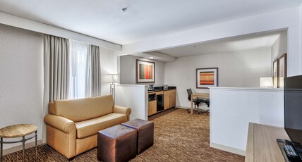 DoubleTree by Hilton Vancouver Room Type - 1 KING 1 BEDROOM SUITE