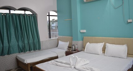 AAKARSH HILL VIEW HOTEL Room Type - Family Room