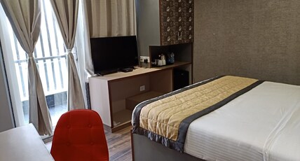 Western Blu Paschim Vihar Room Type - Deluxe Double  Bed Room with Balcony