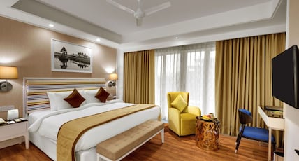 Amanora The Fern Pune, Series by Marriott Room Type - Winter Green, Guest room, 1 King, City view, Balcony Amanora The Fern Pune, Series by Marriott Room Type - Winter Green, Guest room, 1 King, City view, Balcony