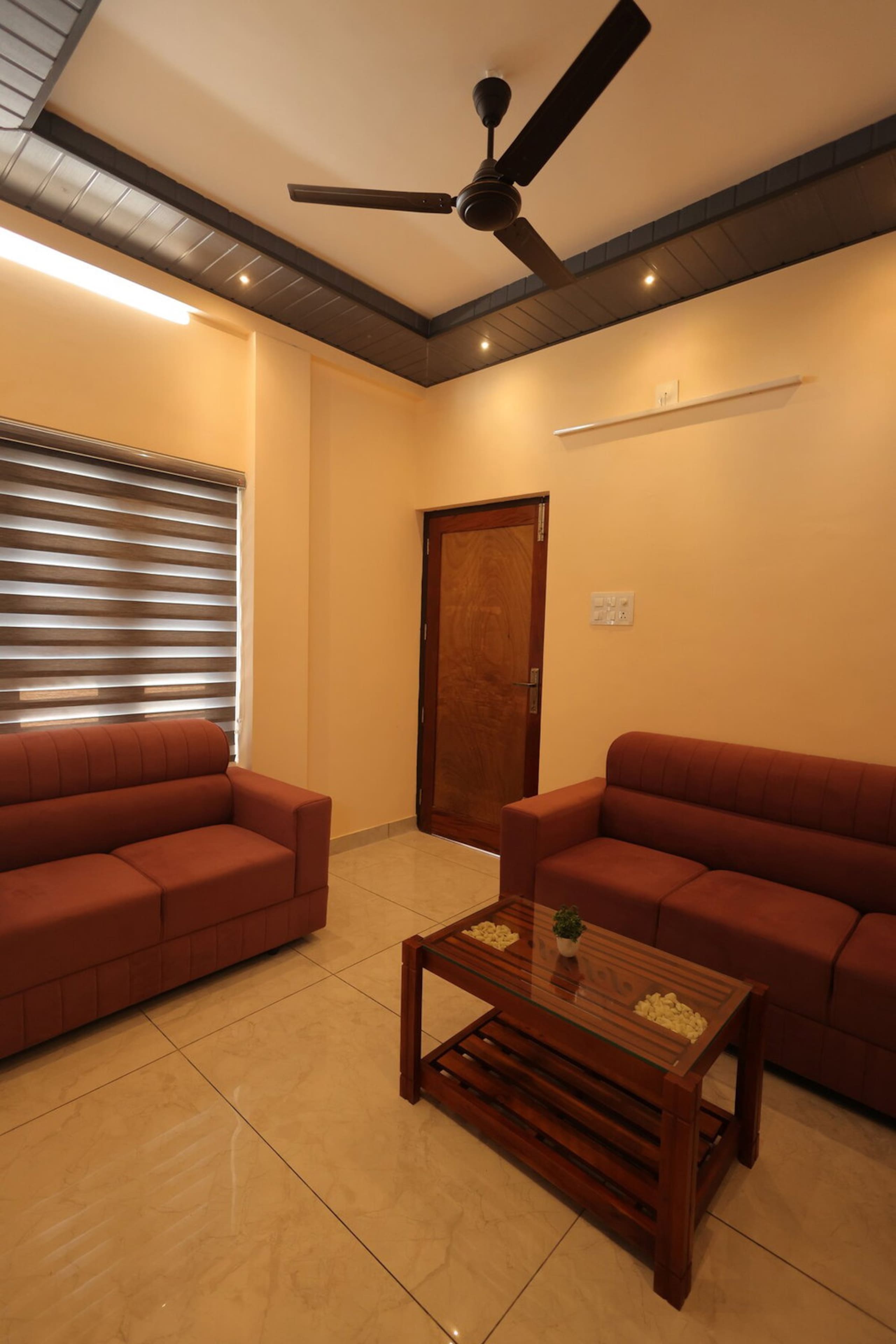 Red Luxury 2 Bedroom Happifistays Kazhakootam - Tap to explore photos