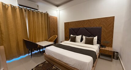 Hotel Mahadev Restaurant & Cafe Room Type - Deluxe Suite
