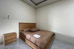 Collection O near Bandar Udara Aji Pengeran Tumenggung Pranoto formerly Arunika Guest House