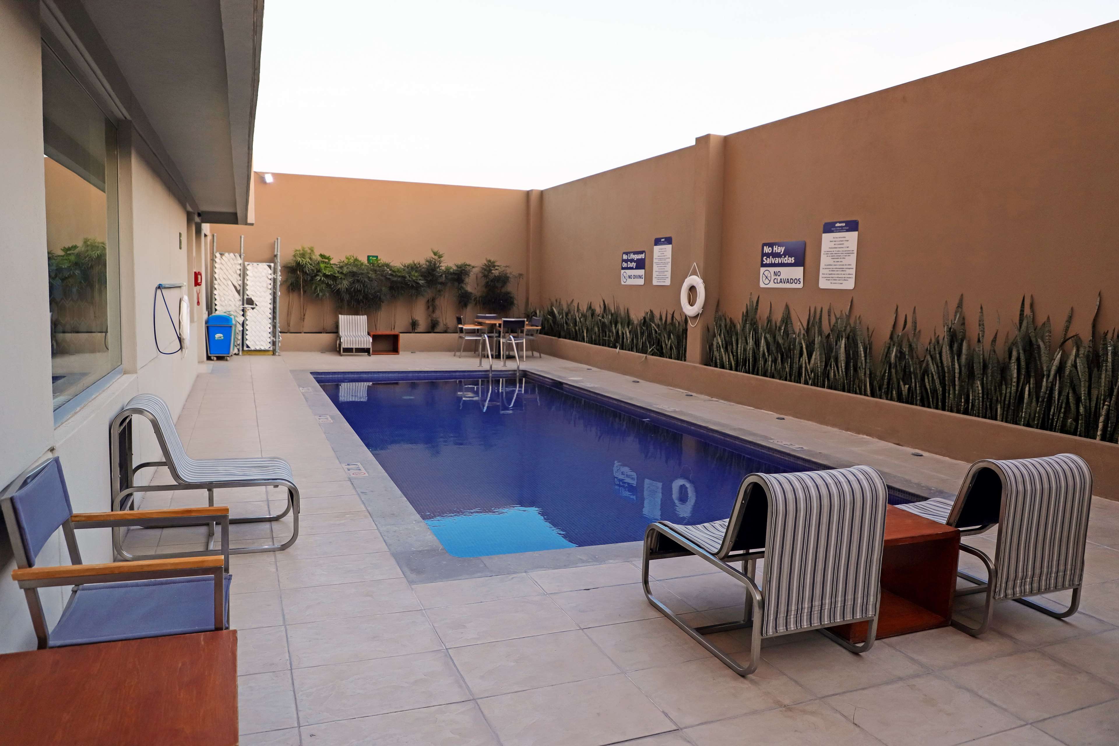 Hampton Inn by Hilton Irapuato - Tap to explore photos