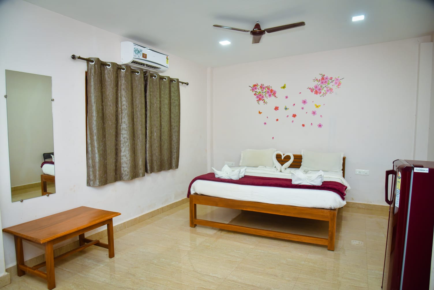 Waynes Nest Calangute - Tap to explore photos
