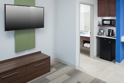 Holiday Inn Express & Suites Orlando at SeaWorld, an IHG Hotel
