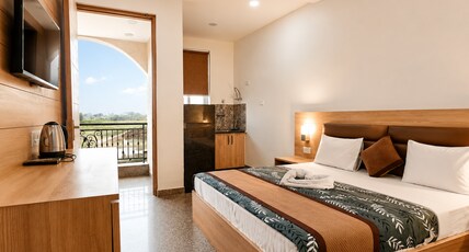 Hotel Devi Ram Atithi Bhawan Near Banke Bihari Mandir Room Type - Premium Room With Balcony