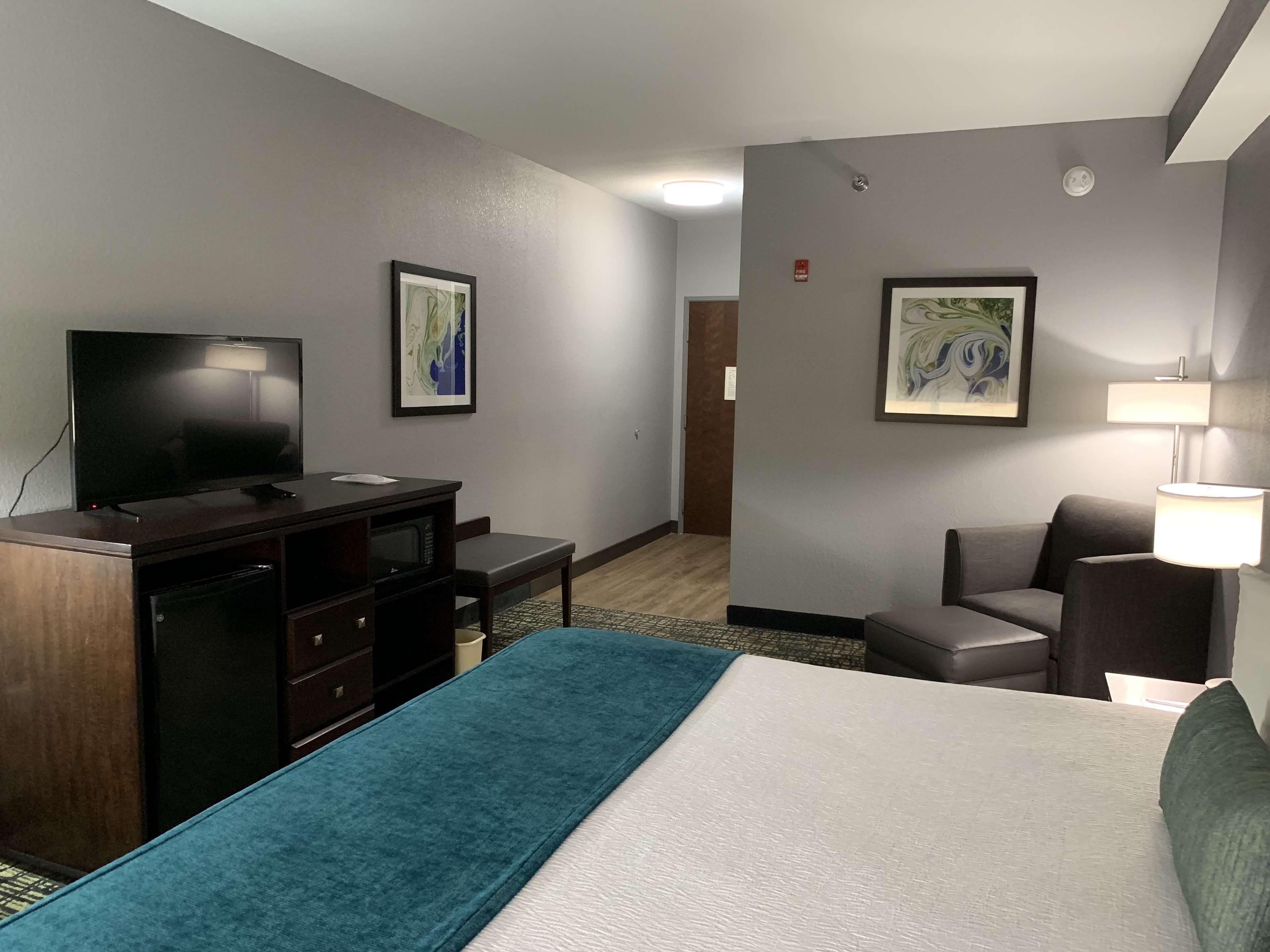 Best Western Plus Olive Branch Hotel & Suites - Tap to explore photos